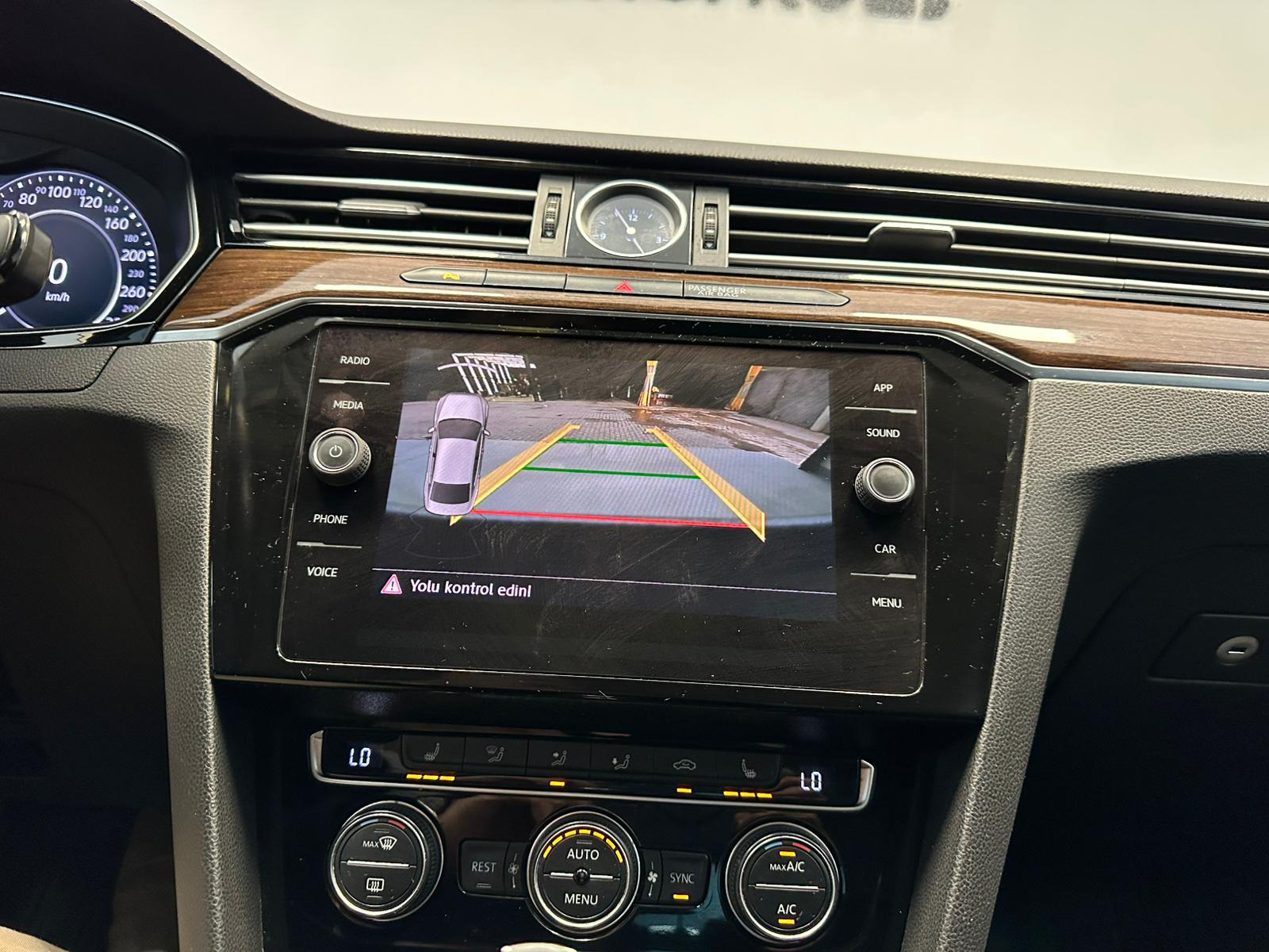 VOLKSWAGEN PASSAT 23